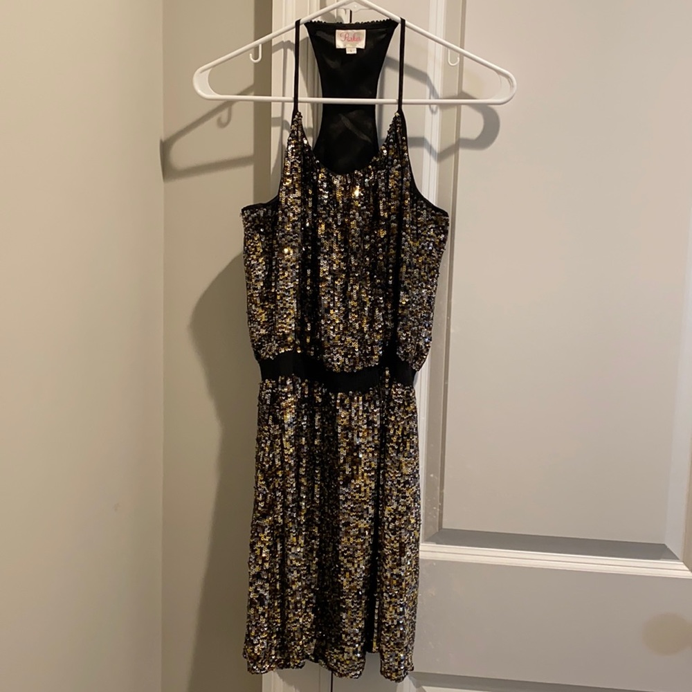 Dress with sequins in gold, silver and bronze